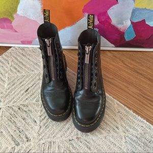 Doc Martens Sinclair Smooth Size Womens 7 (Genuine Leather)